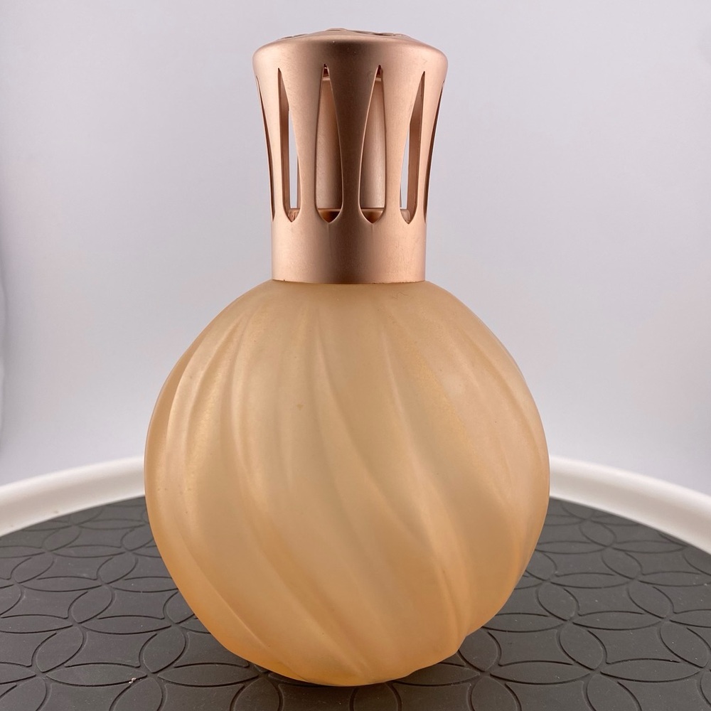 Authentic « Torsadee » Lampe Berger in Peach Color